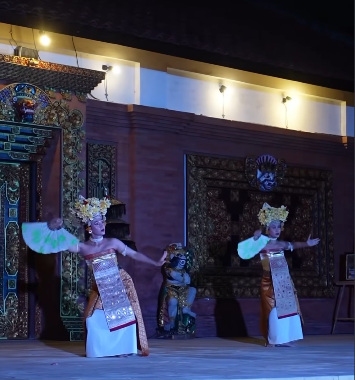 Danseuses balinaises pendant la cérémonie d’ouverture