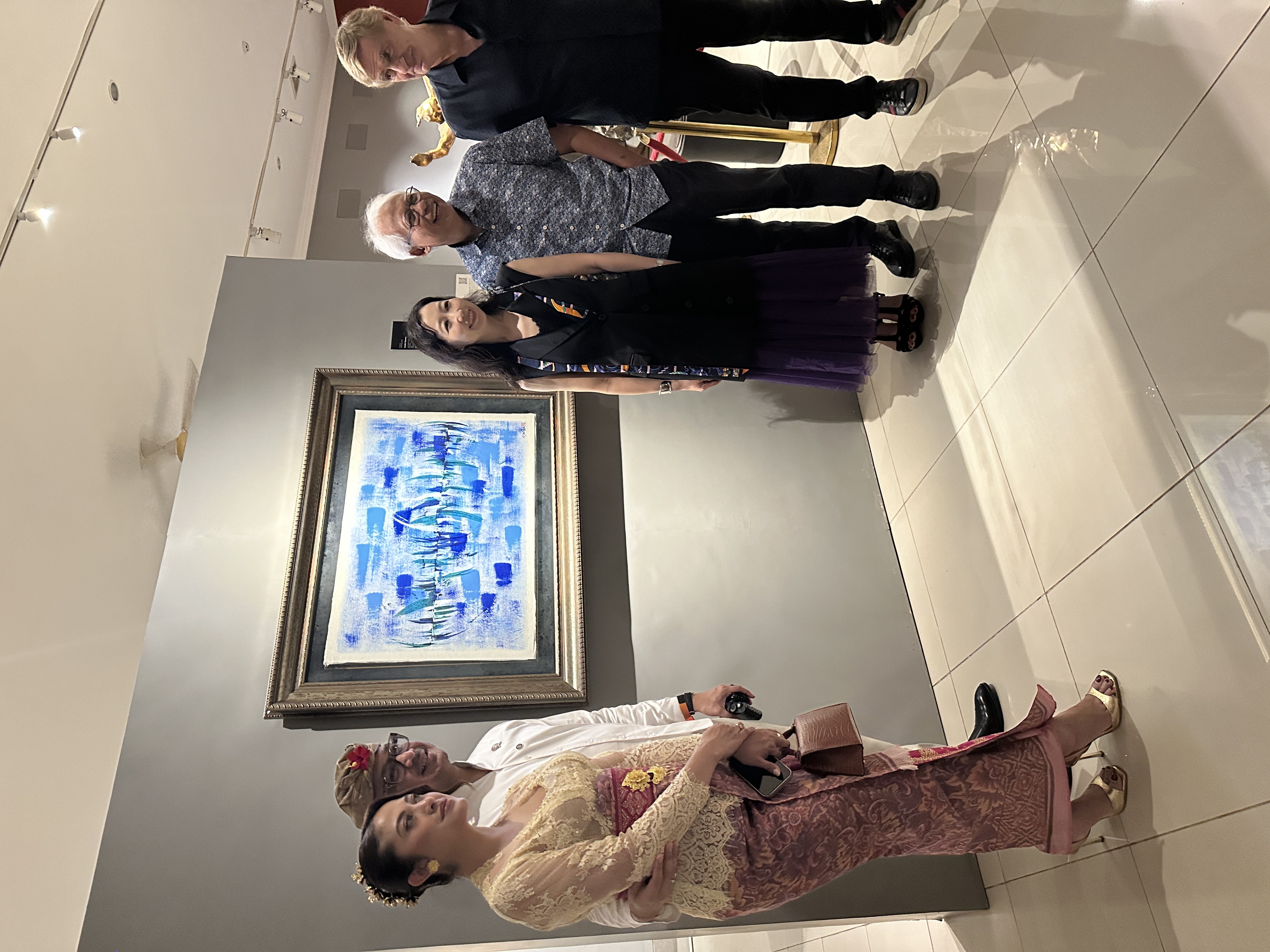 Eunju Park avec Giring Ganesha Djumaryo, Nyoman Popo Priyatna Danes et Philippe Augier devant Swanlike