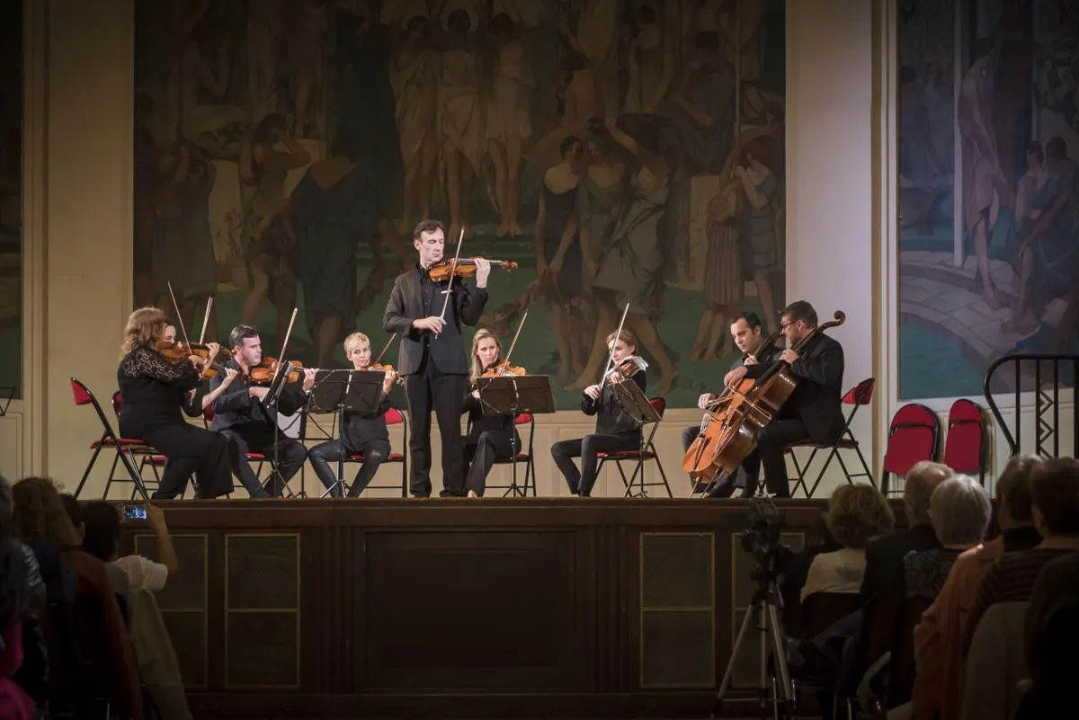 Les Violons de France in concert