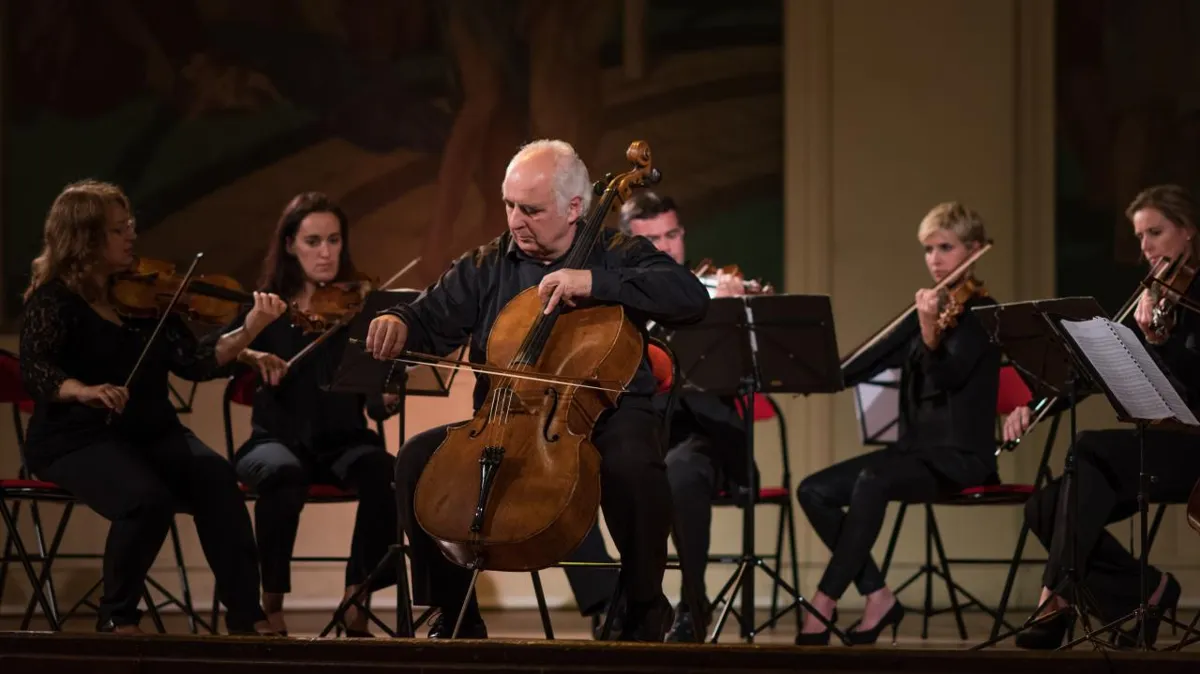 Les Violons de France in concert